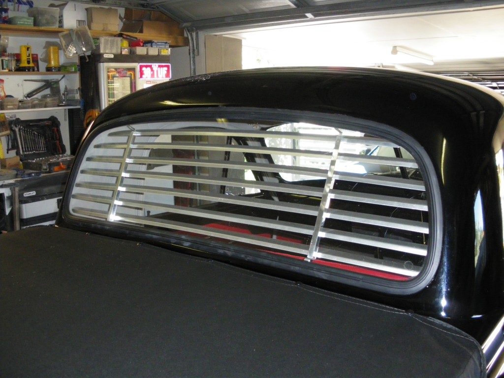 venetian blinds car from rear