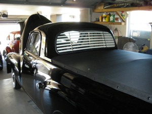 venetian blinds black car